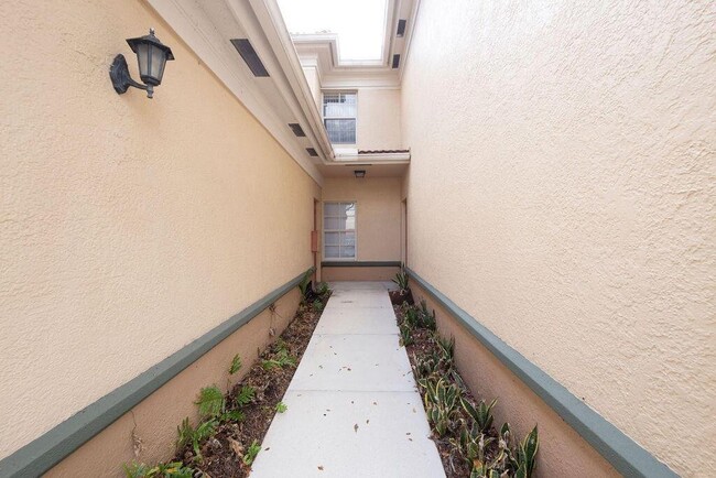 Photo - 2400 Centergate Dr Unidad 202