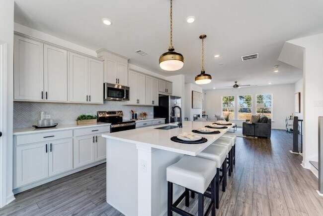 Photo - 519 Meadows Ln