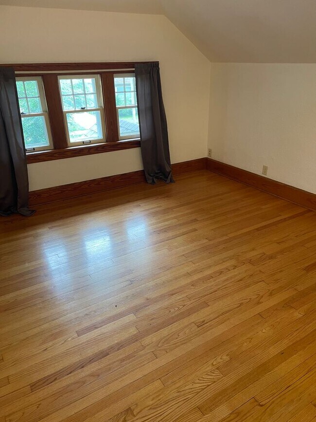 Photo - 1 Bedroom / 1 Bath Upper Unit - Racine