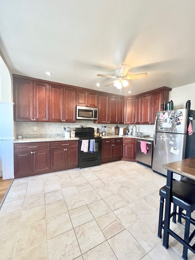 Photo - 716 E 6th St Unit 3