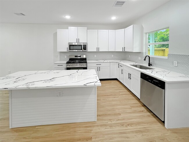 Building Photo - 7949 Earhart St Rental