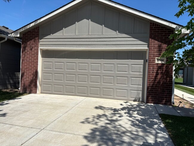 Building Photo - Spacious 3BR Home with Granite Kitchen & Covered Patio Near 53rd & Meridian