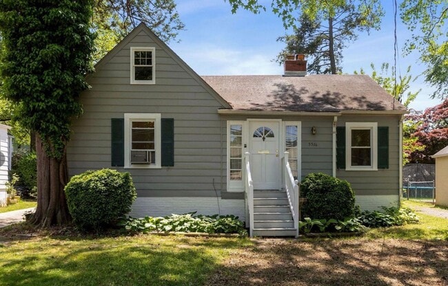 Cute 2 bed + 1 Bath SF House with 1 car ga... - Cute 2 bed + 1 Bath SF House with 1 car ga...