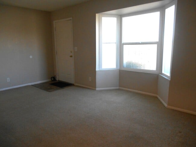 Photo - 898 Rhinegold Way