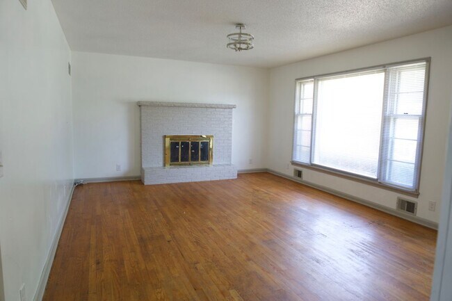 Photo - 1520 N 64 St