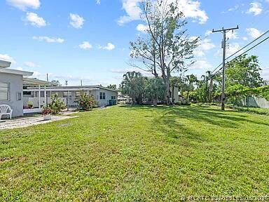1127 NE 5th Ave