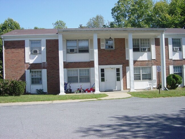 Building Photo - 8 Mosby Ct Unit 8 Mosby Court,  1