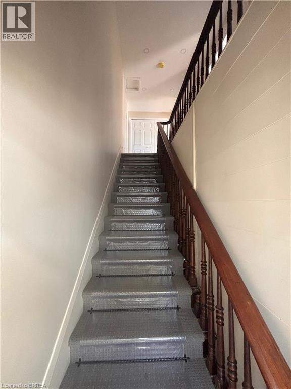 Photo - 130 King St