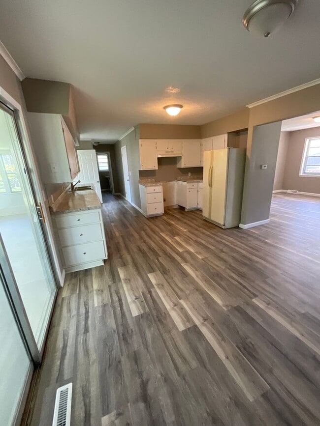 Photo - 3 bedroom 2 bathroom house for rent