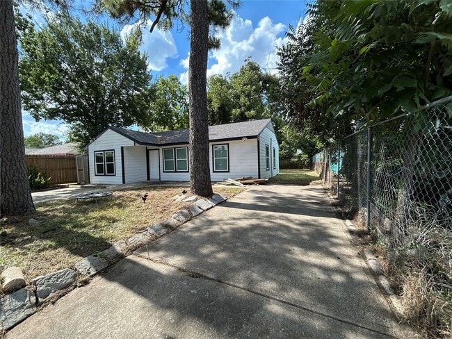 Photo - 5305 Southlea St