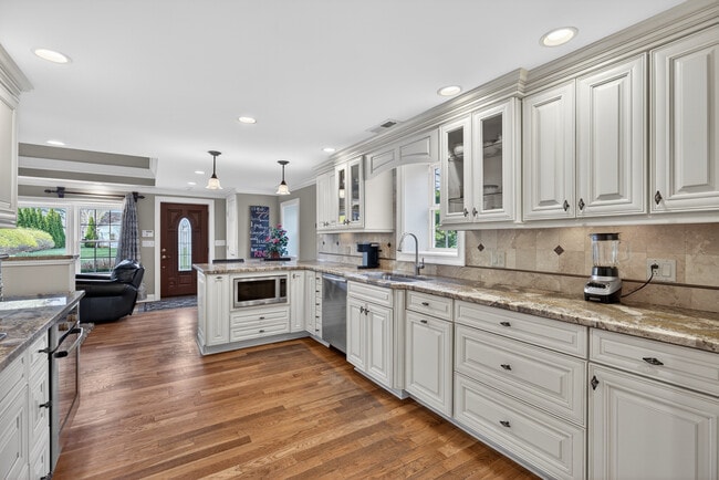Photo - 236 Clintonville Ln