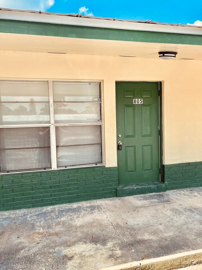 Building Photo - 805 Revels Ln Unit 805