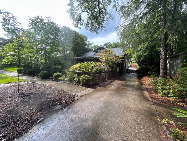 Photo - 2827 Wilmot Ave