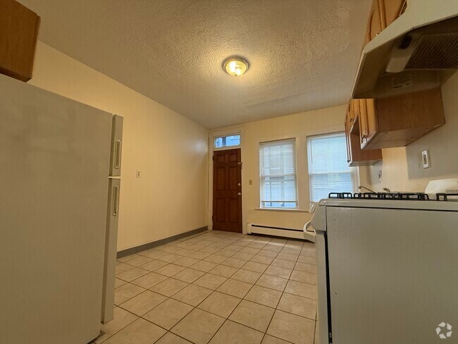 Building Photo - 27 Forest St Unit 2 Rental