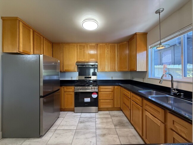 Photo - 2225-2225 9th Ave