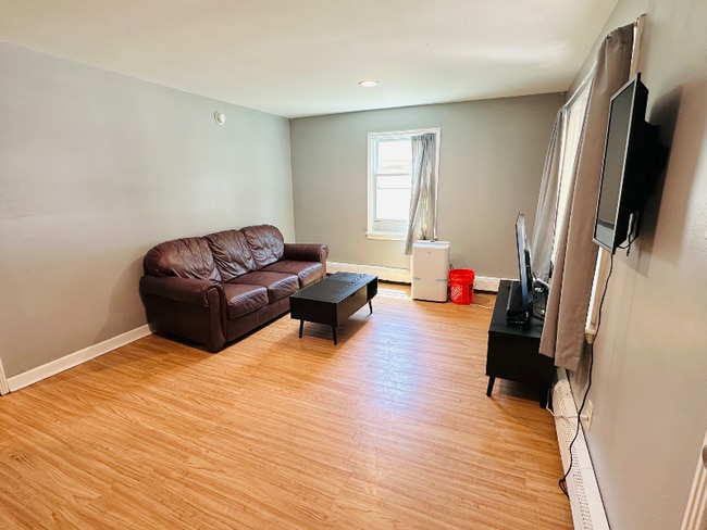 Building Photo - 4384 Crescent Dr Rental