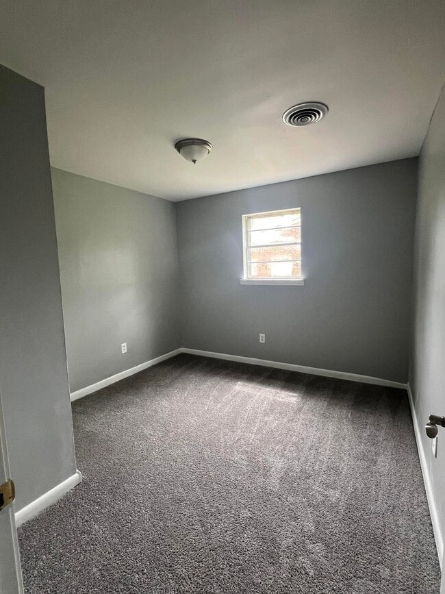 Photo - 1155 S College St