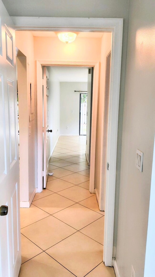 Photo - 1170 Staghorn St