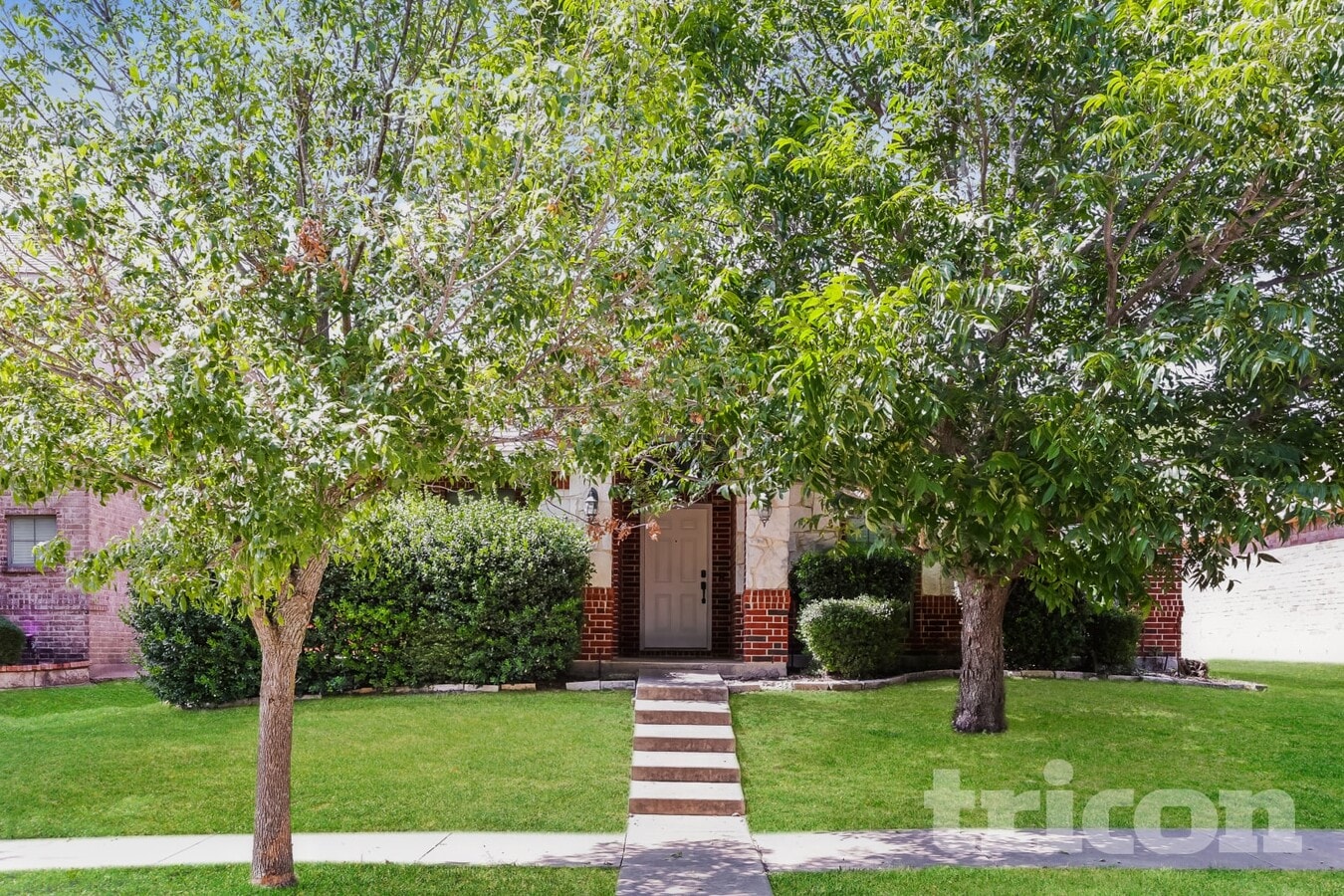 Photo - 203 Happy Ln House