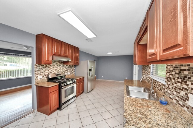 Building Photo - 10021 Hazelhurst Dr Rental