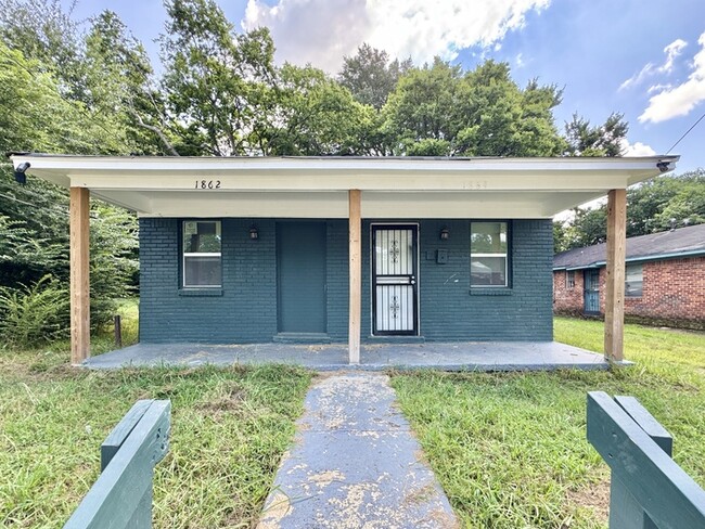 Building Photo - 1862 Farrington St Rental