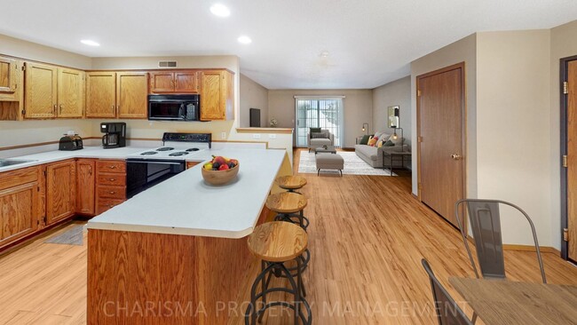 2, BD IN BRANDON, JUST MINUTES FROM SF. CE... - 2, BD IN BRANDON, JUST MINUTES FROM SF. CE... Townhome