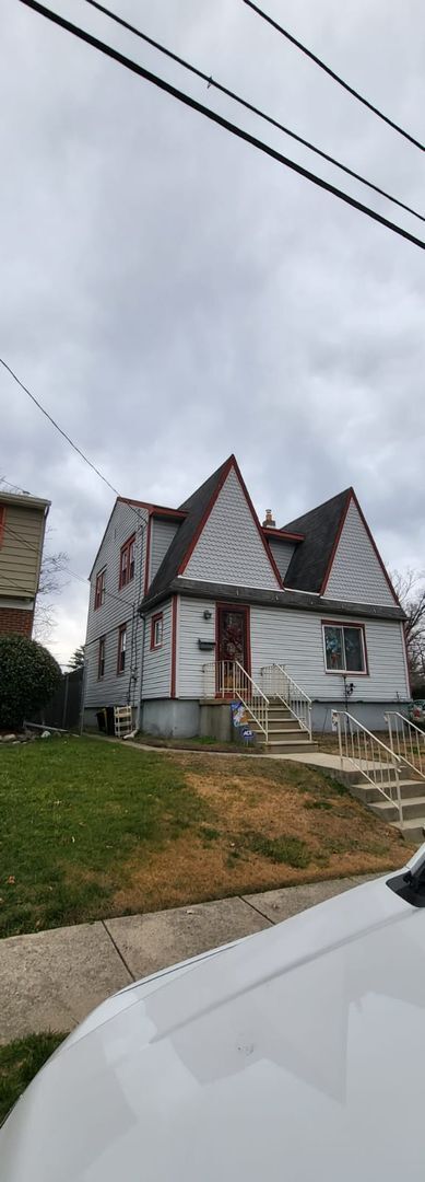 Building Photo - beautiful corner house