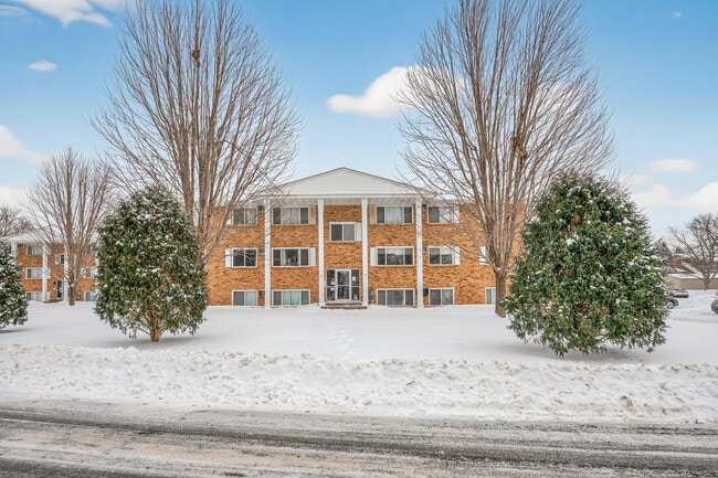 Photo - Rosco Apts- 2740 Unit 203