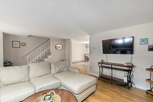 Photo - 114 Fieldstone Dr