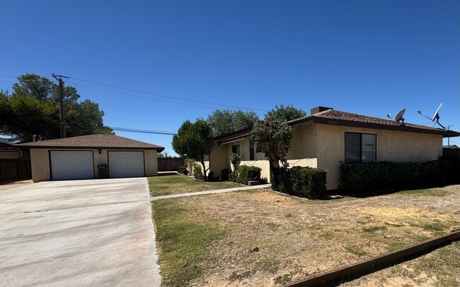 Building Photo - 9848 Sally Ave Unit 2