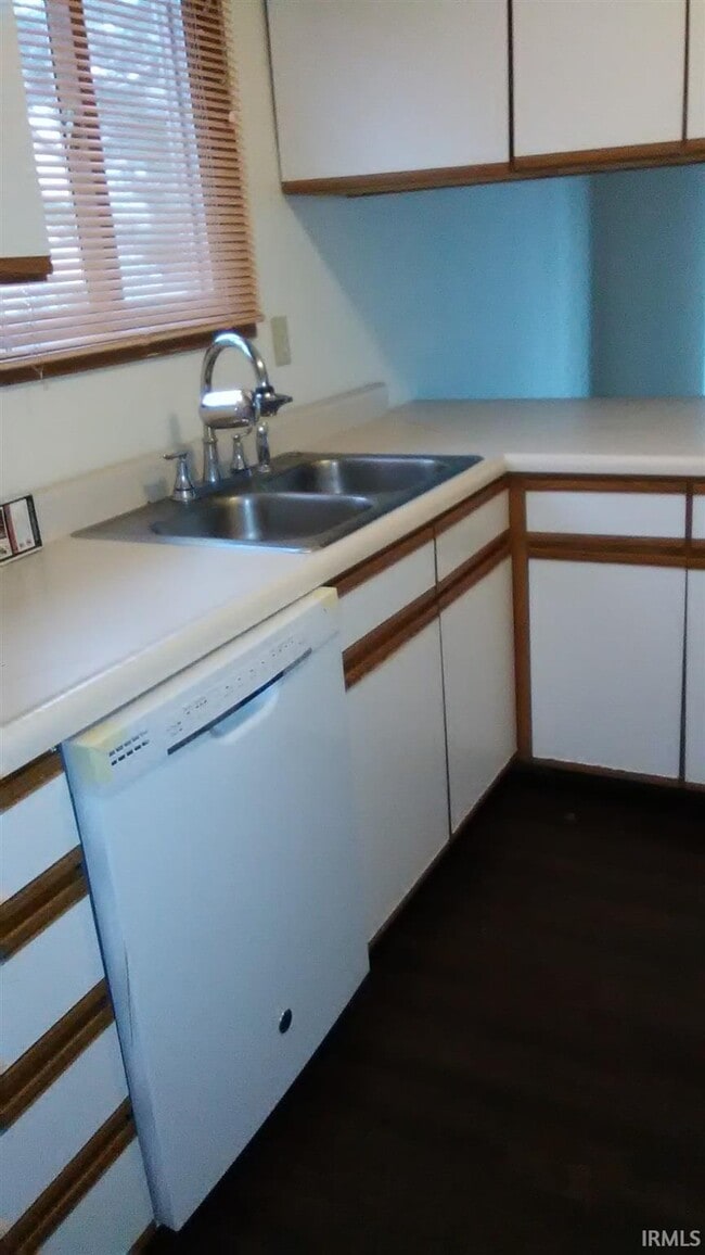 Photo - 402 S Village Ct