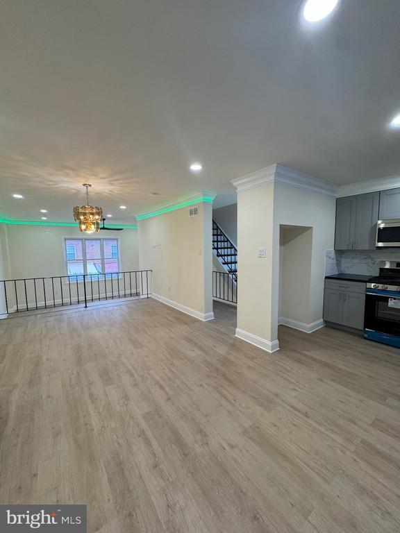 Photo - 441 W Shunk St