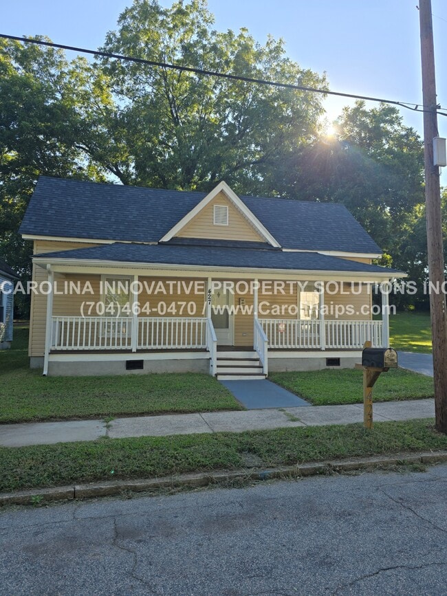 Building Photo - 427 E Cemetery St Rental