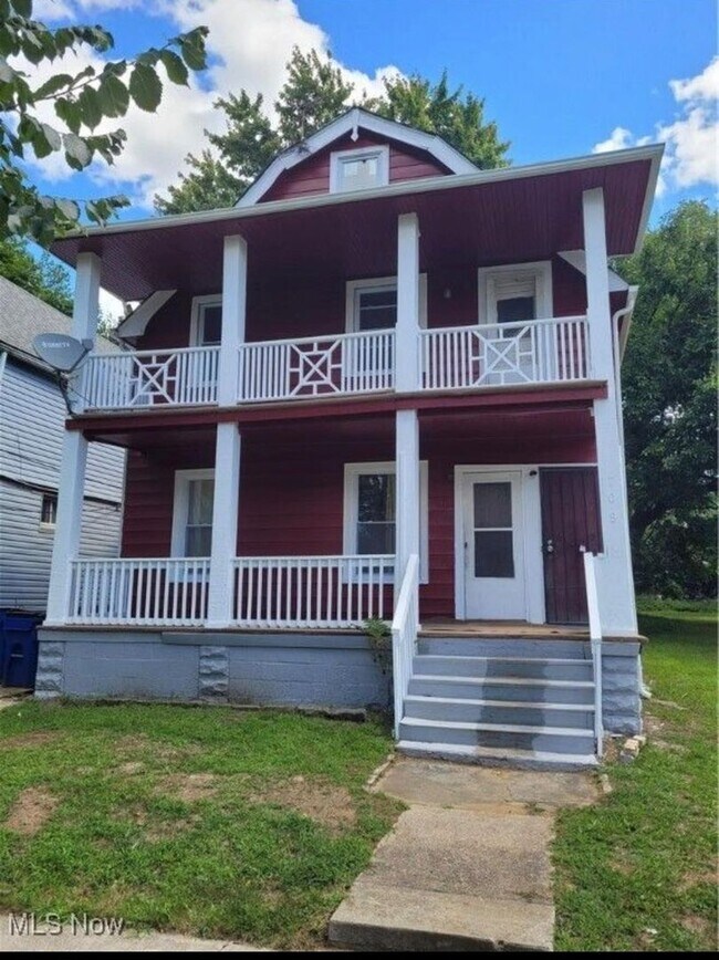 Building Photo - 709 E 126th St Unit Upstairs