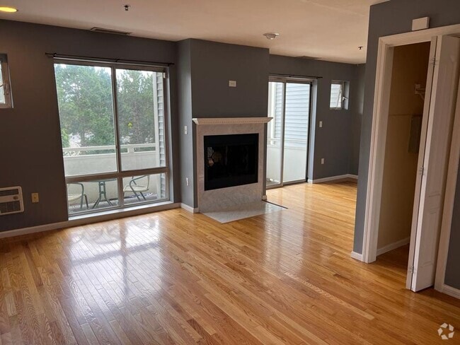 Building Photo - NOW AVAILABLE FOR RENTAL!!! A condominium-...