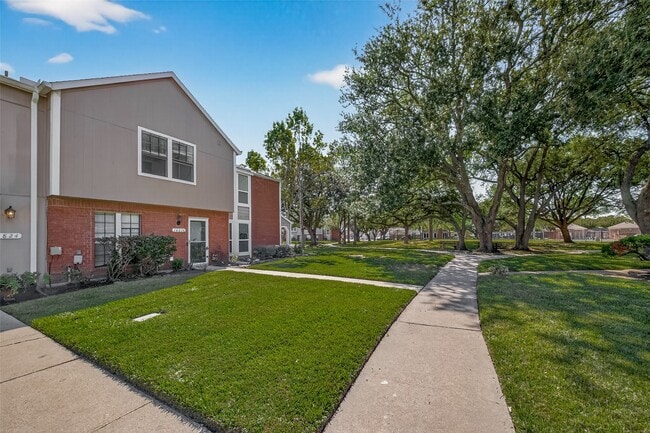 Photo - 16826 Holly Trail Dr