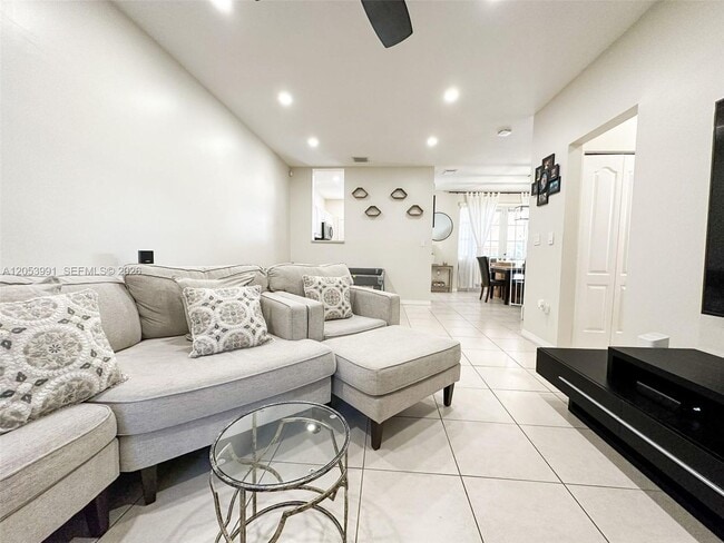 Photo - 130 Riverwalk Cir
