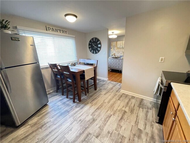 Photo - 58-60-60 Jerry Rd