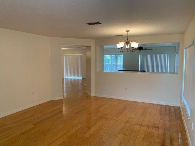 Photo - East Orlando spacious 3 bedrooms home with a large loft.