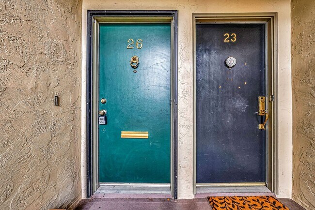 Photo - 4 bed, 2.5 bath top floor corner unit cond... Unit 26