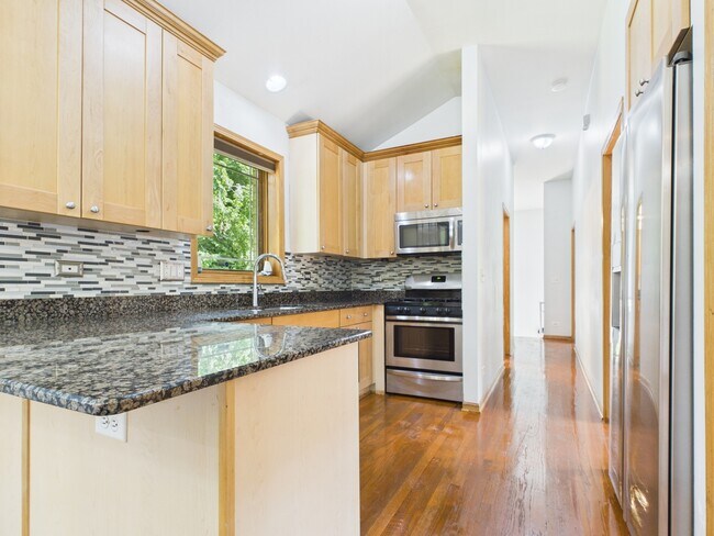 Photo - 419 W Root St