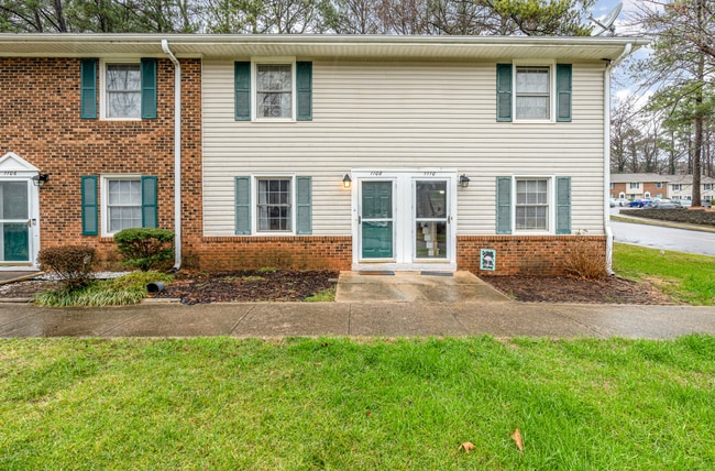 Building Photo - Beautifully Maintained 2-Bedroom Townhome in Desirable Cary Location