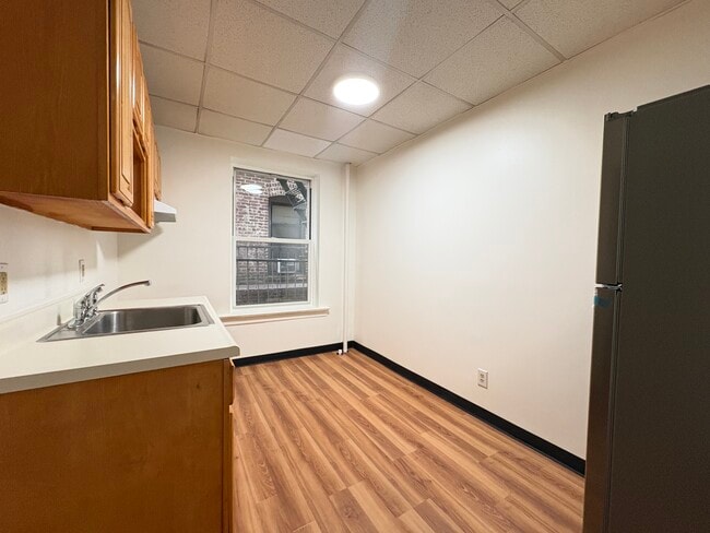 Building Photo - 183 W 48th St Unit 7