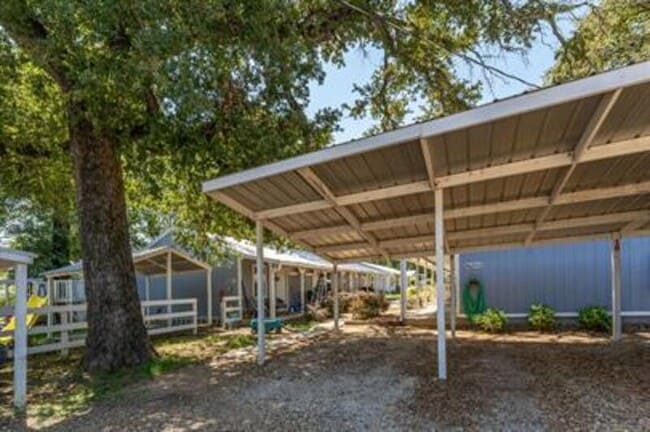 Photo - 720 Pritchett Ln