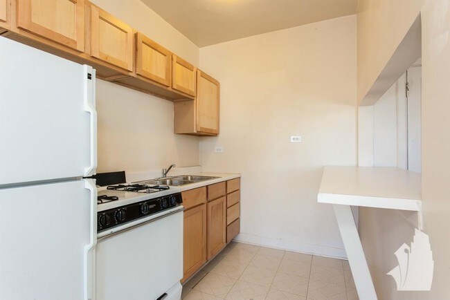 Photo - 1050 W George St Unit 206