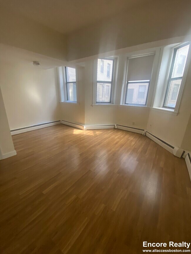 Building Photo - 1156 Commonwealth Ave Unit 0C
