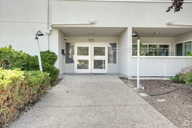 Building Photo - MOVE-IN READY 2BR/1.5BA Condo close to Ala...