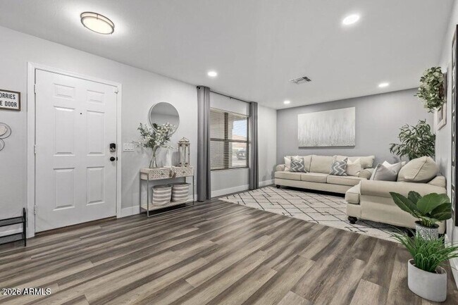 10617 W Daley Ln