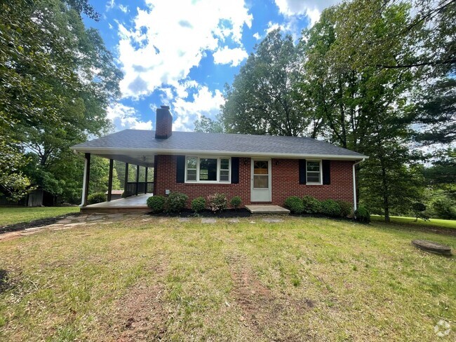 Building Photo - Country Home in Bedford County