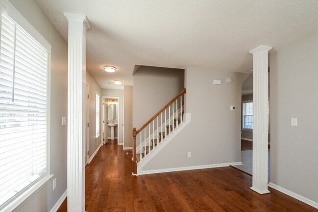 Photo - 1604 Crag Burn Ln